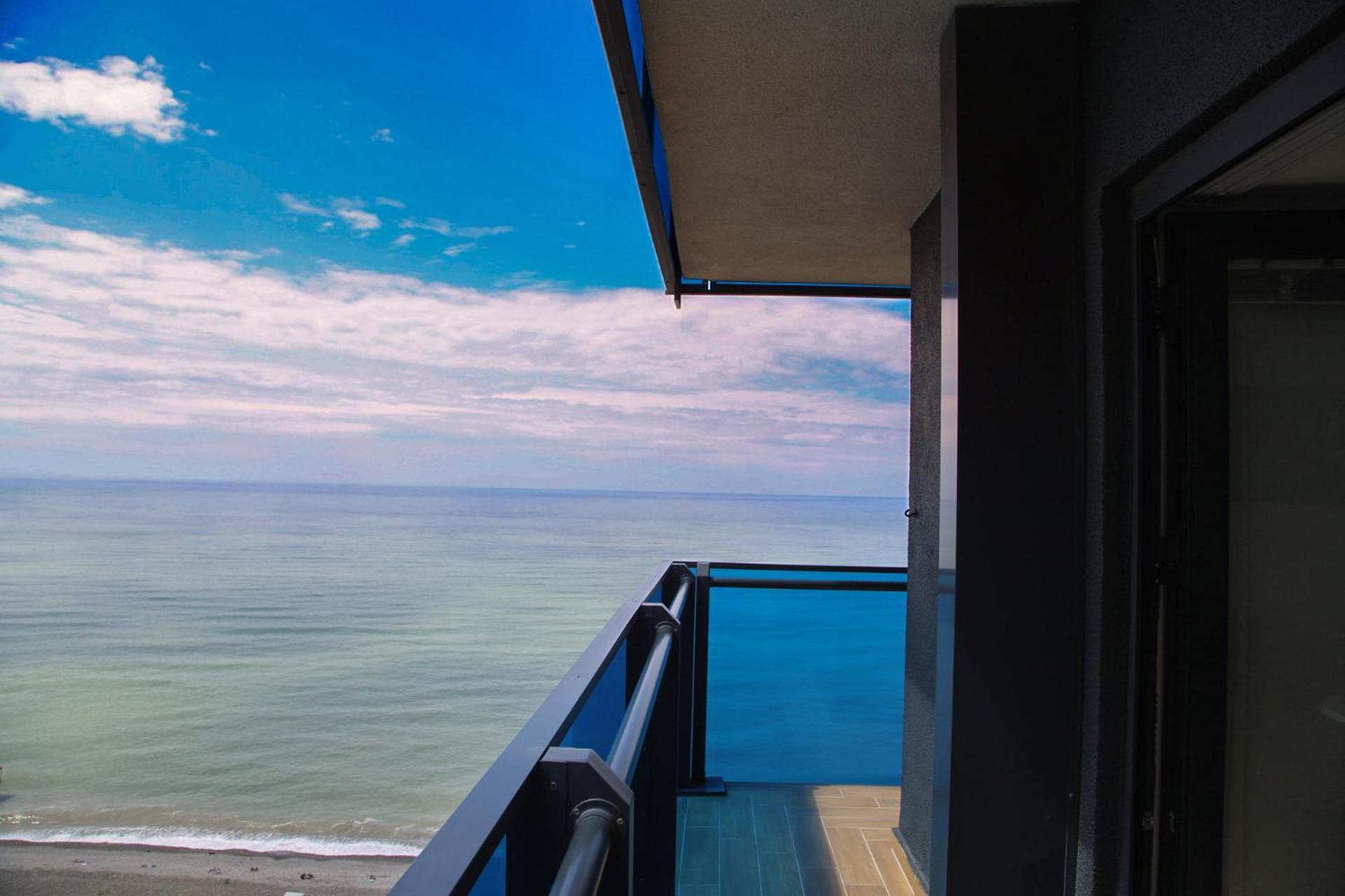 Luxury Beach Front Hotel Batumi Eksteriør bilde