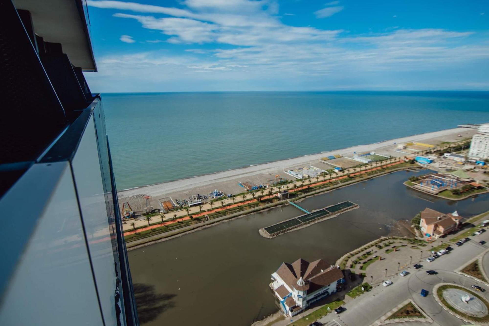 Luxury Beach Front Hotel Batumi Eksteriør bilde