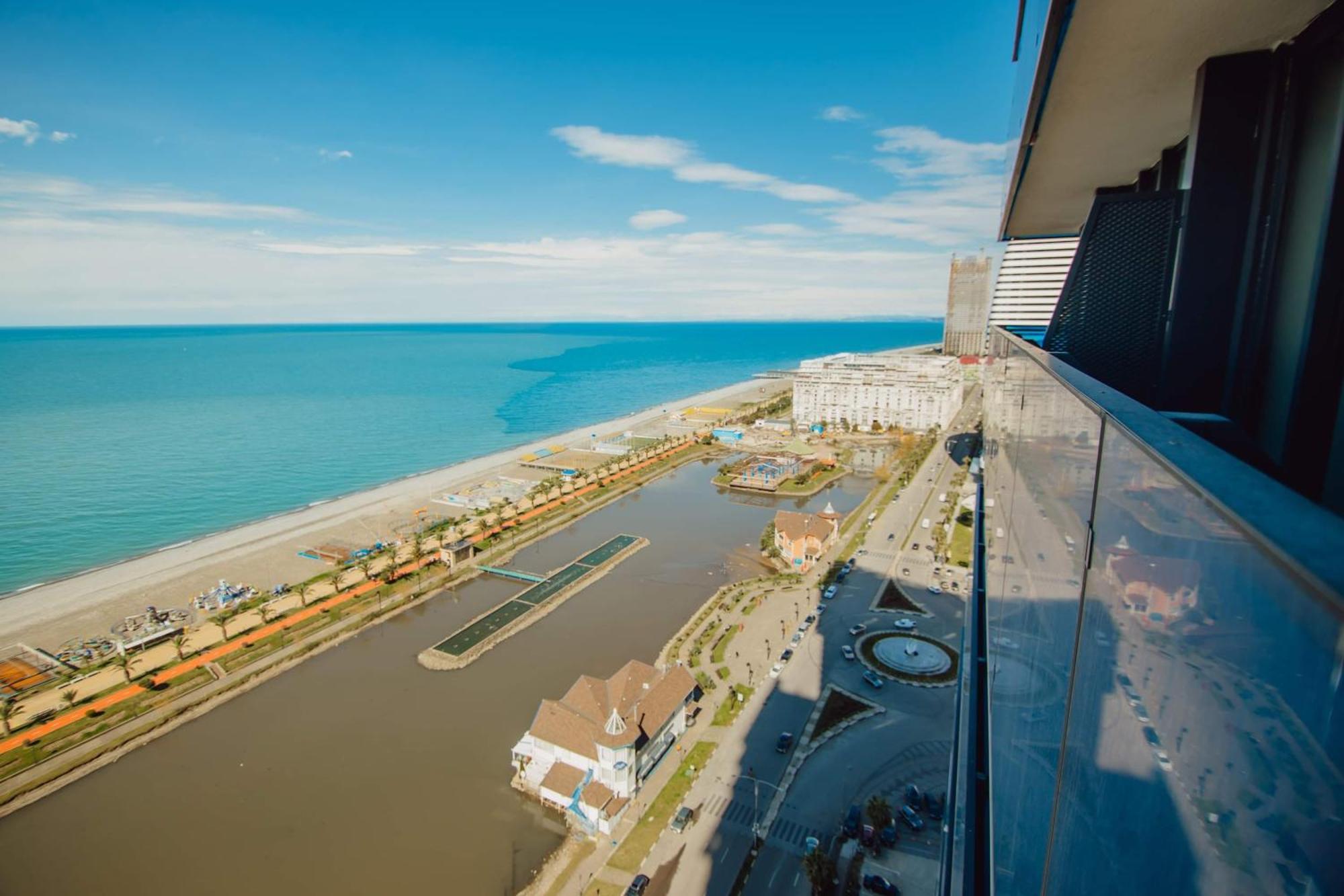 Luxury Beach Front Hotel Batumi Eksteriør bilde