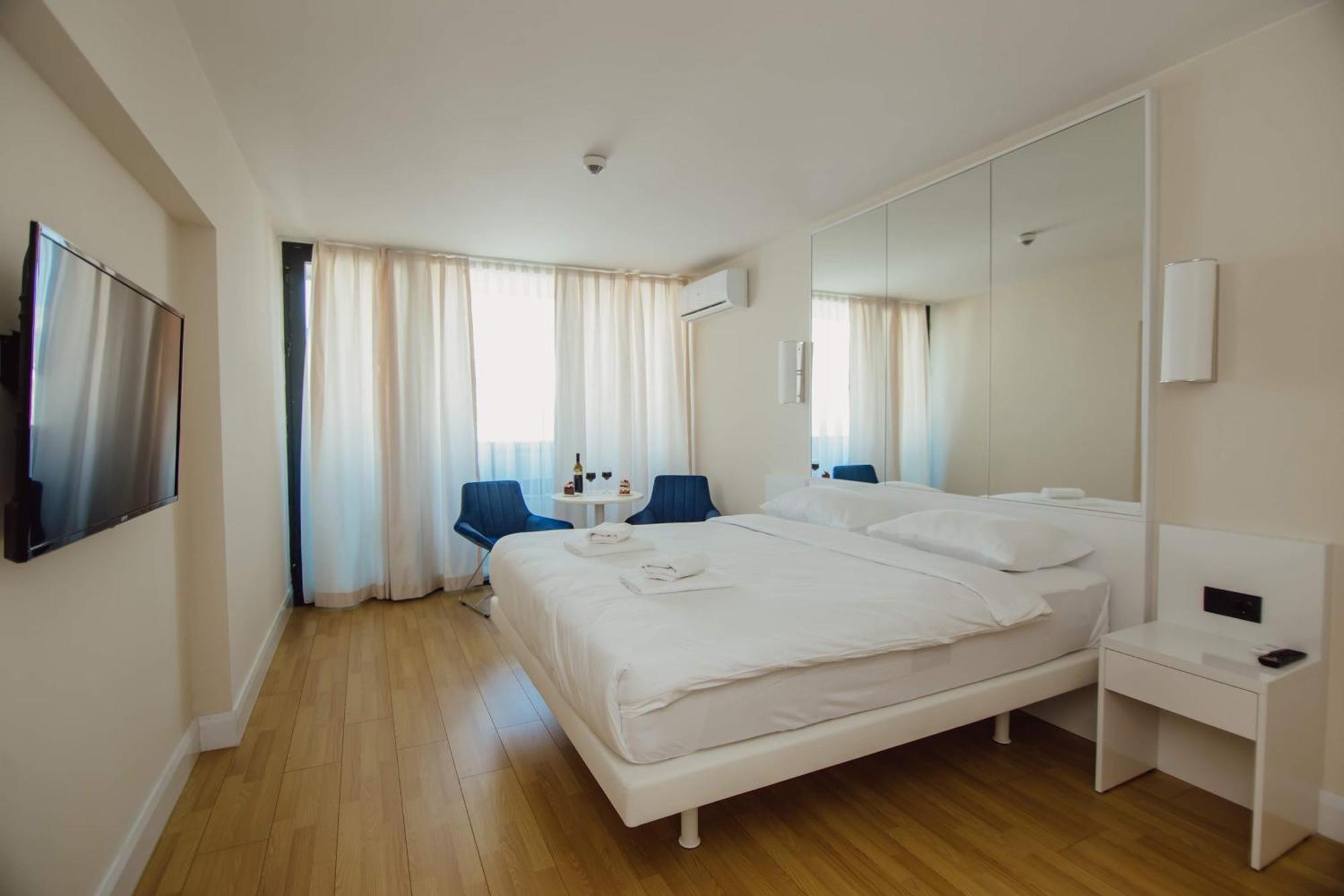 Luxury Beach Front Hotel Batumi Eksteriør bilde
